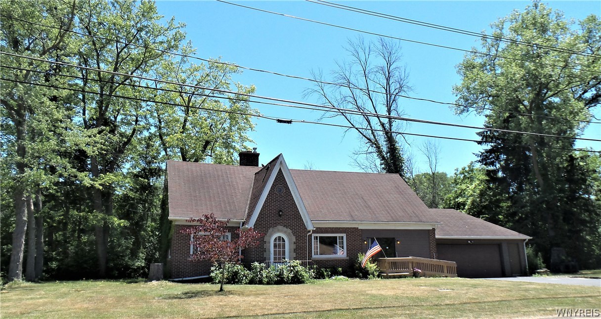 Property frontage runs from APPROX South West Util