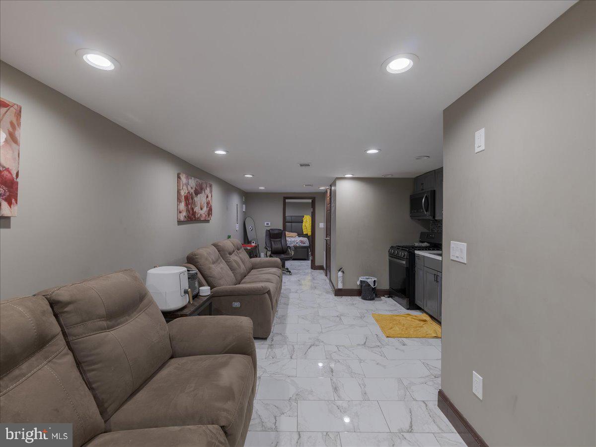 2223 South 20th Street Philadelphia, PA 19145 - Photo 29 of 35