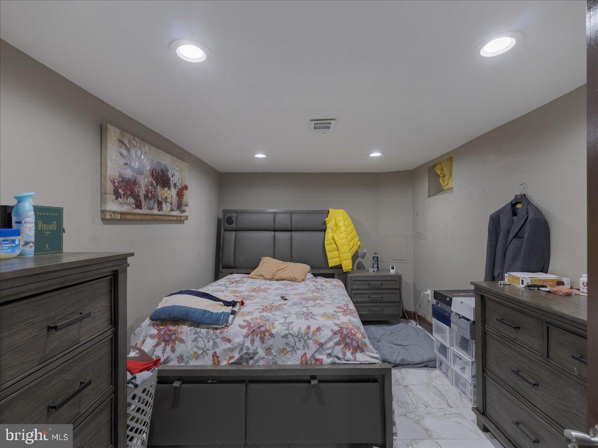 2223 South 20th Street Philadelphia, PA 19145 - Photo 31 of 35