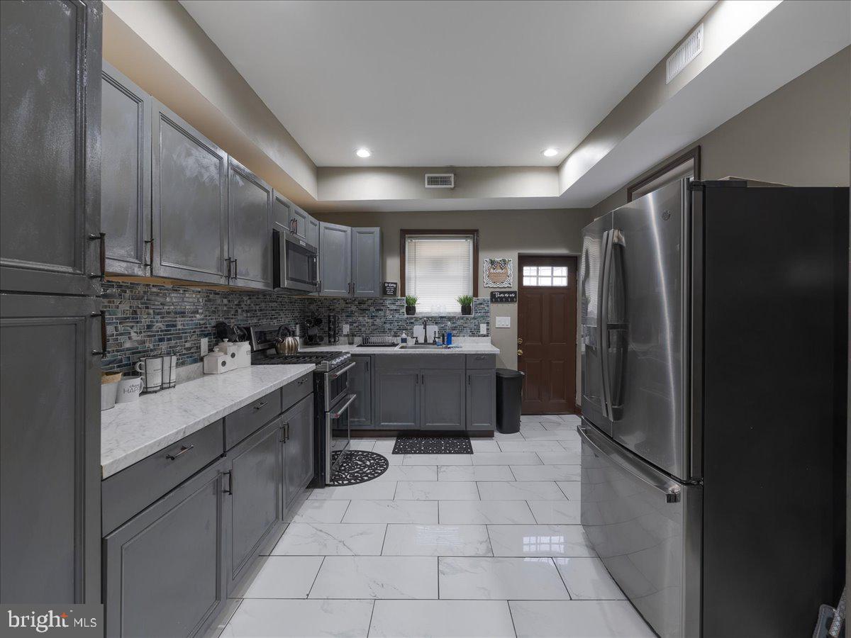 2223 South 20th Street Philadelphia, PA 19145 - Photo 7 of 35