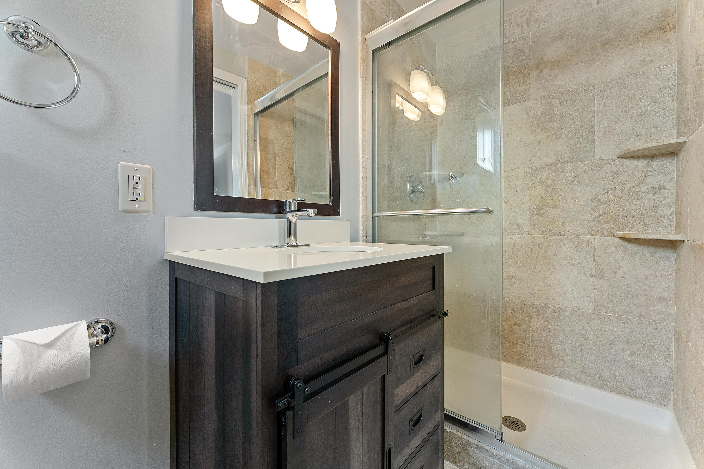 2117 Longwood Road West Palm Beach, FL 33409 - Photo 20 of 38 Master Bathroom