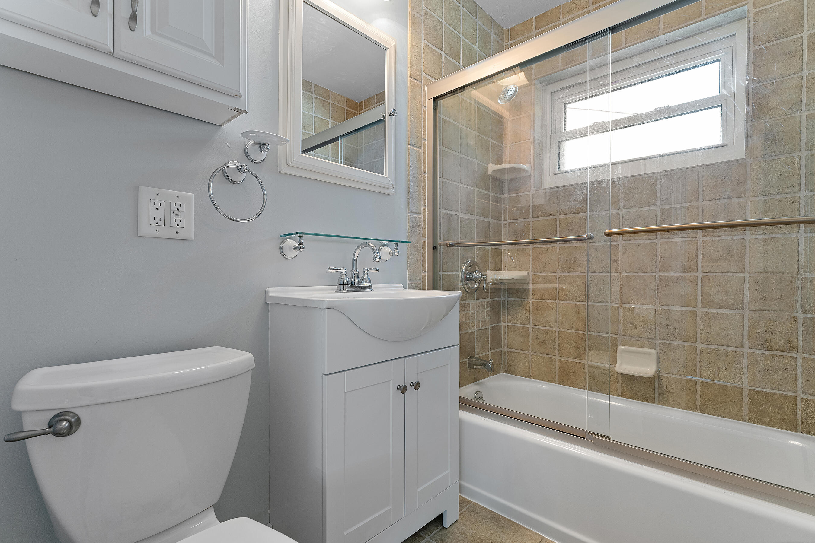 2117 Longwood Road West Palm Beach, FL 33409 - Photo 26 of 38 Bath #2