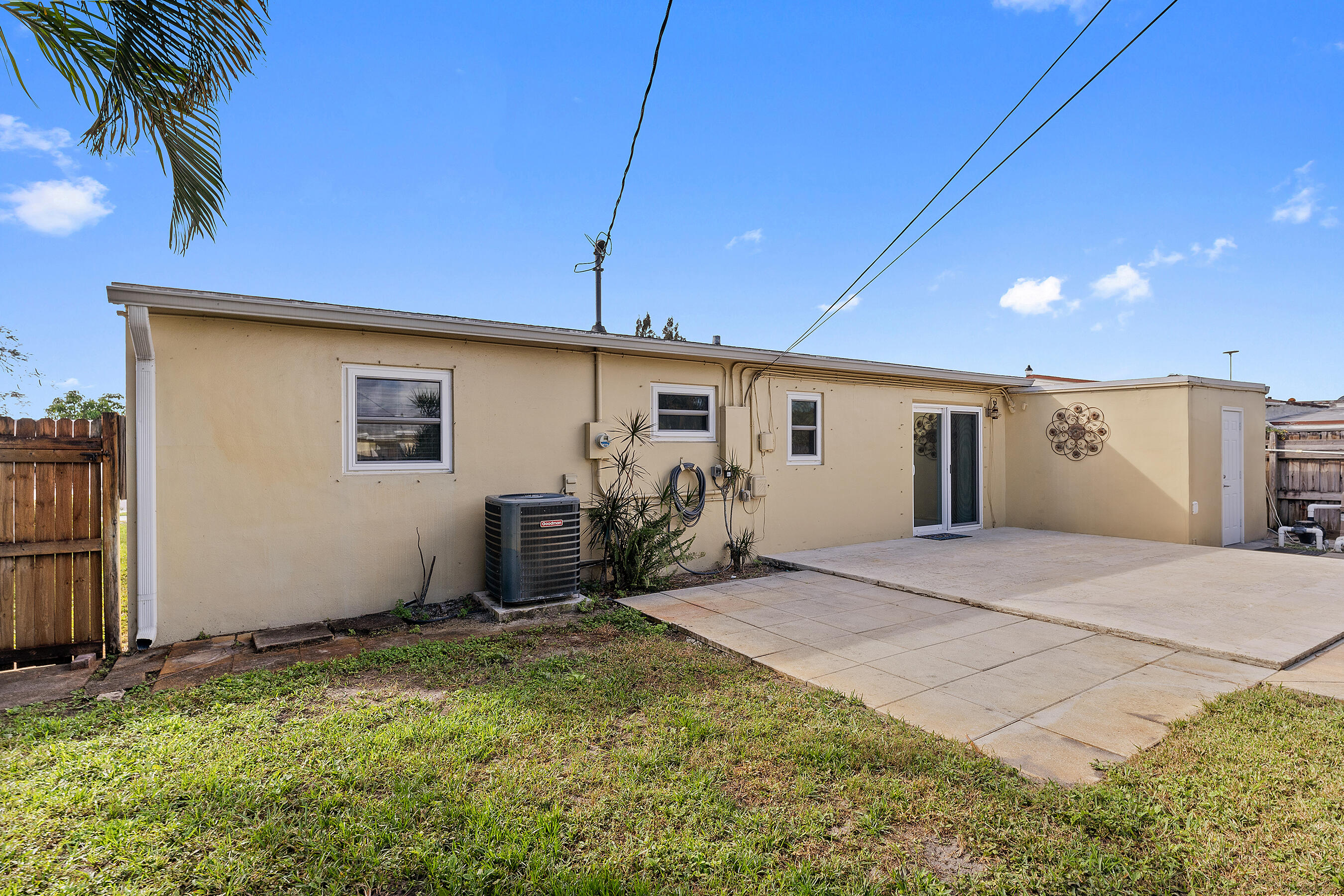 2117 Longwood Road West Palm Beach, FL 33409 - Photo 27 of 38 Open Patio