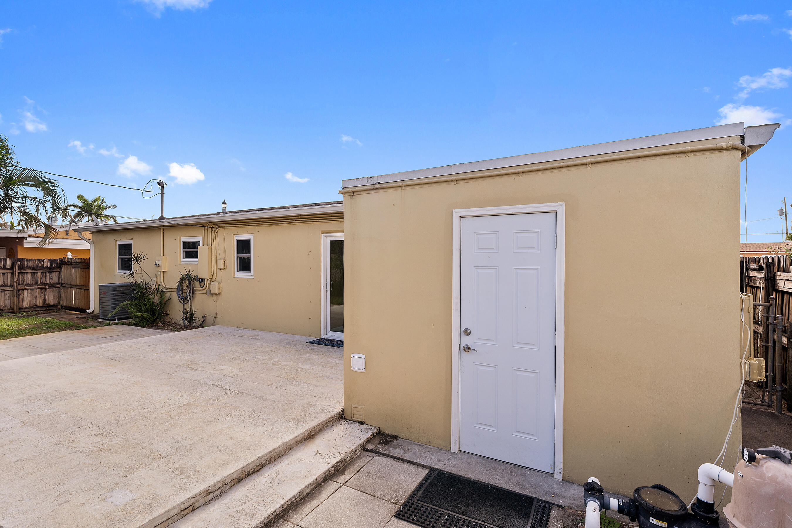 2117 Longwood Road West Palm Beach, FL 33409 - Photo 28 of 38 Open Patio