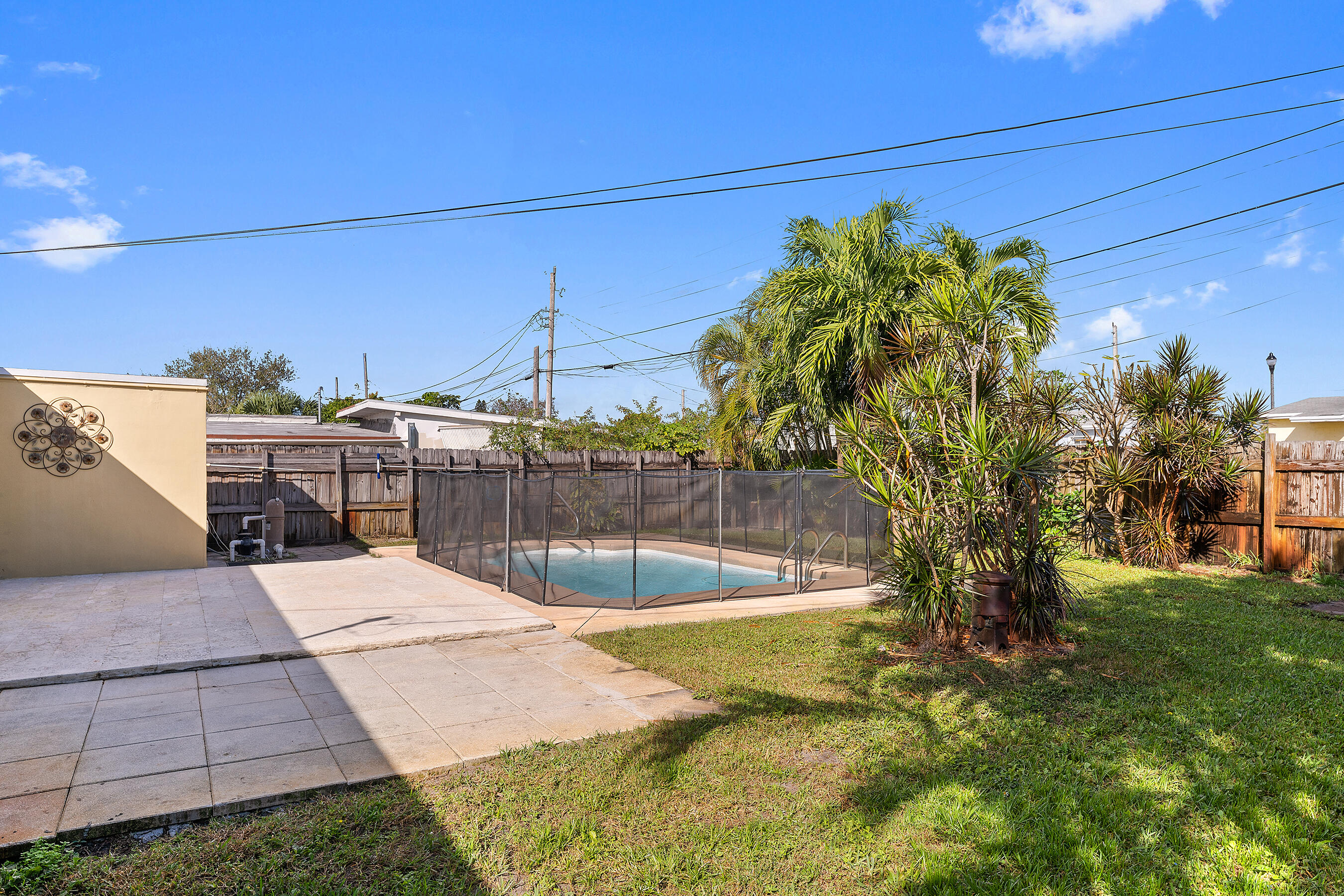 2117 Longwood Road West Palm Beach, FL 33409 - Photo 32 of 38 Backyard