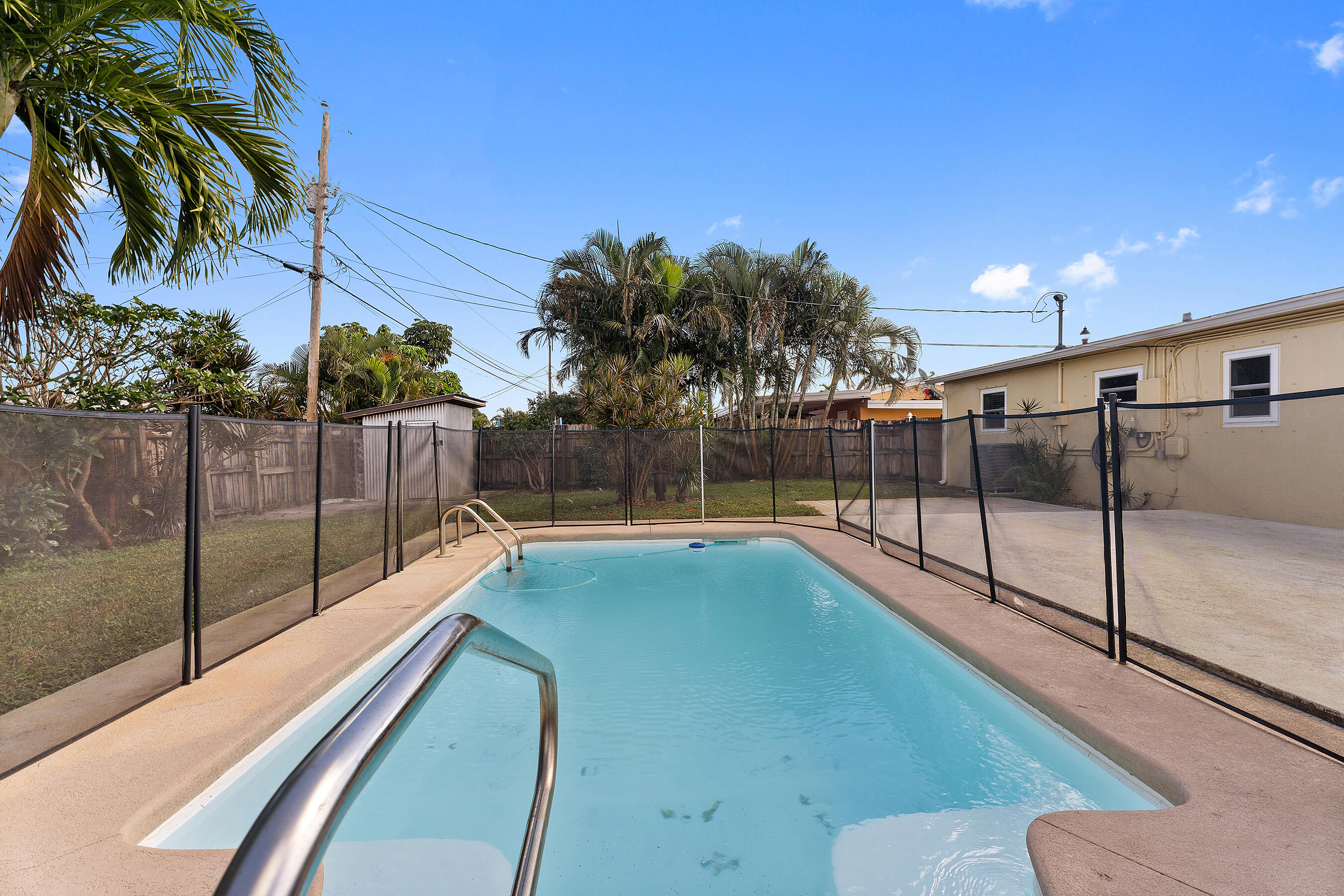 2117 Longwood Road West Palm Beach, FL 33409 - Photo 34 of 38 Pool
