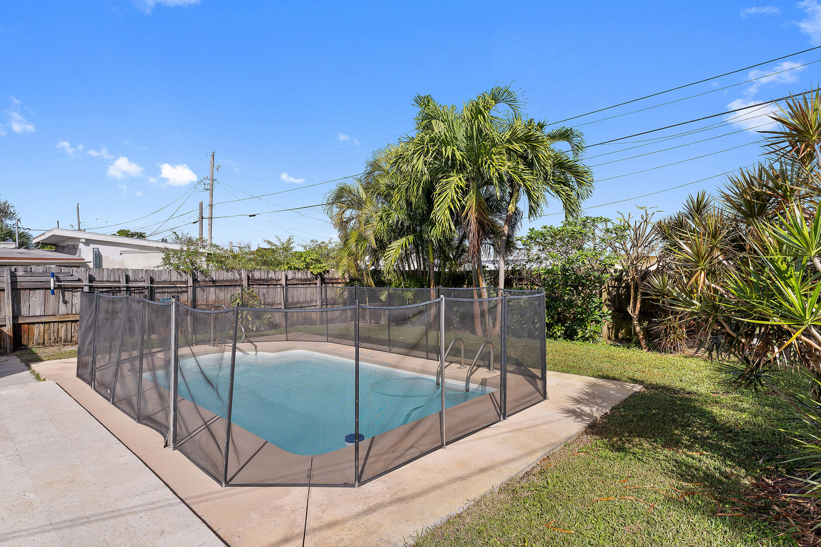 2117 Longwood Road West Palm Beach, FL 33409 - Photo 35 of 38 Pool