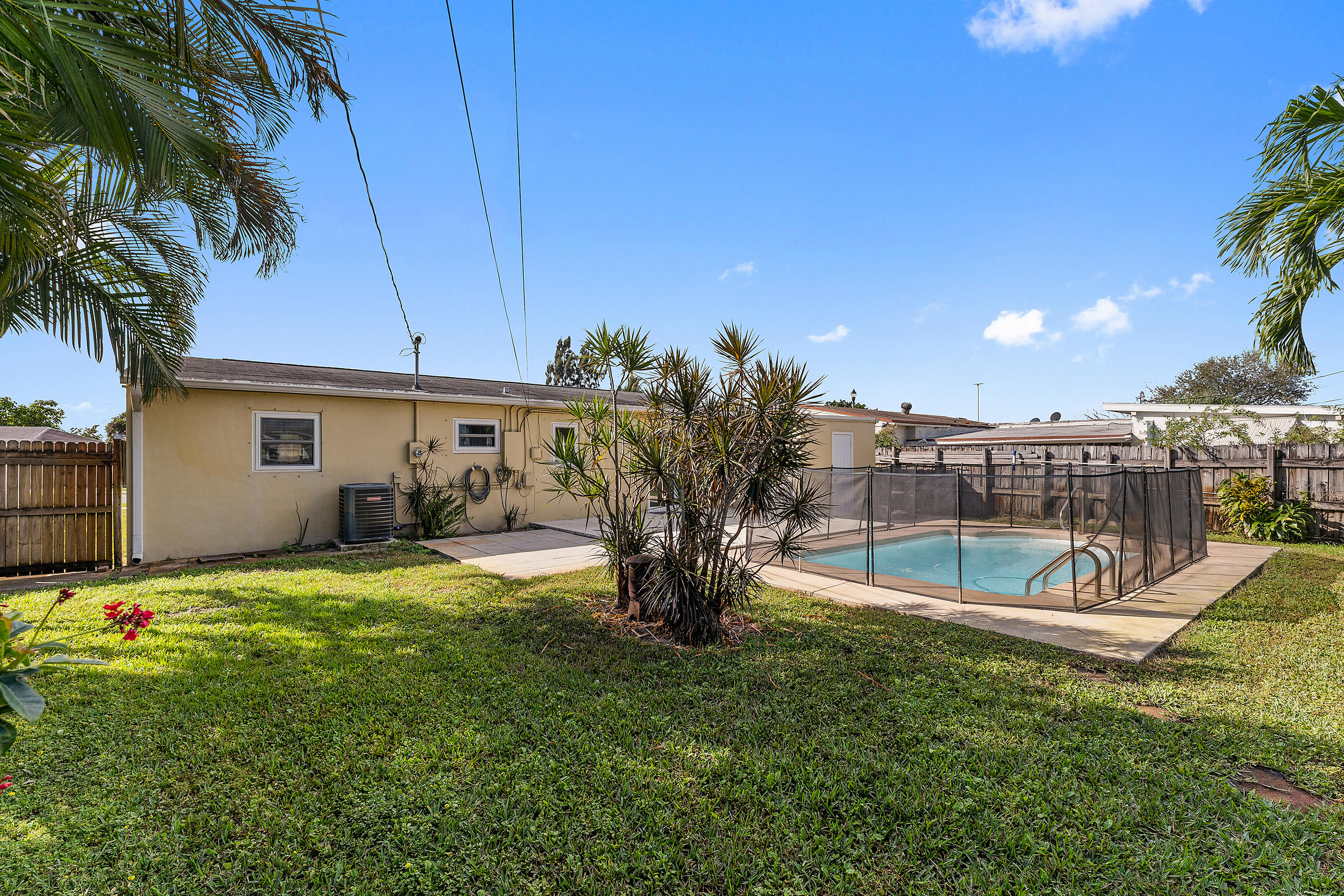 2117 Longwood Road West Palm Beach, FL 33409 - Photo 36 of 38 Backyard