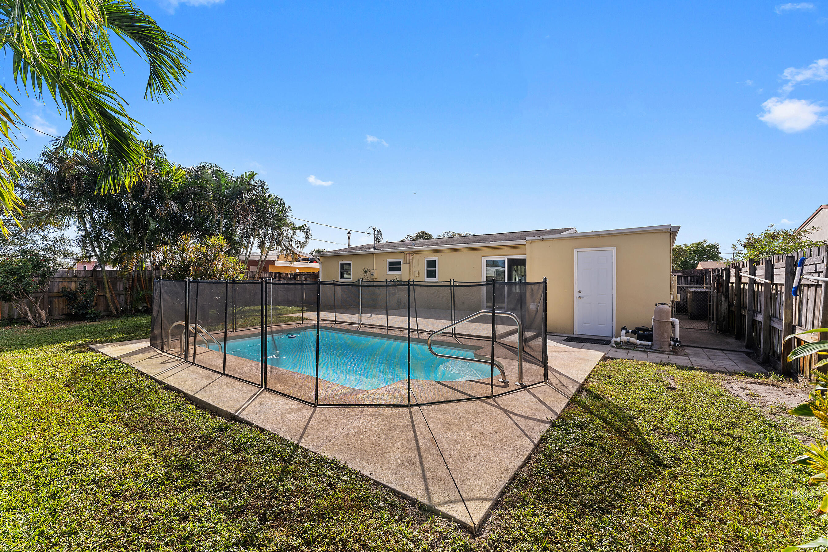 2117 Longwood Road West Palm Beach, FL 33409 - Photo 37 of 38 Backyard