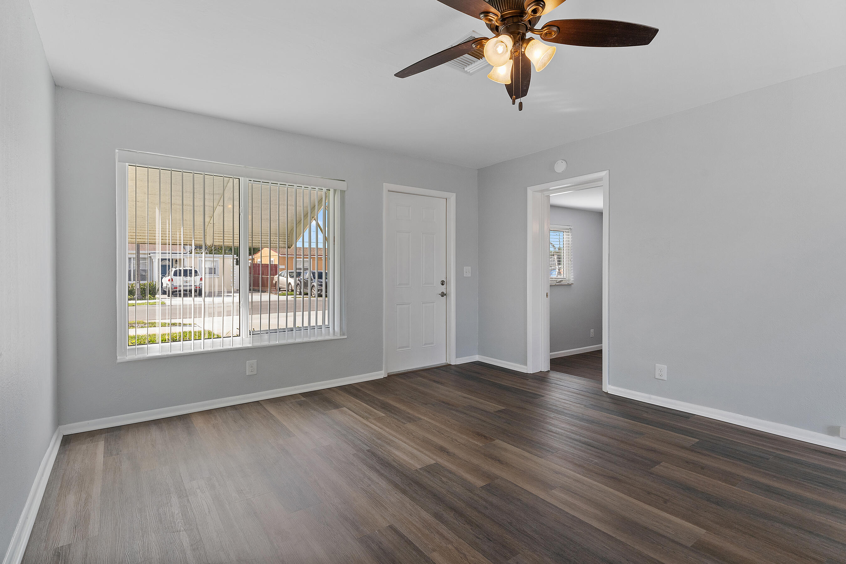2117 Longwood Road West Palm Beach, FL 33409 - Photo 8 of 38 Living Room