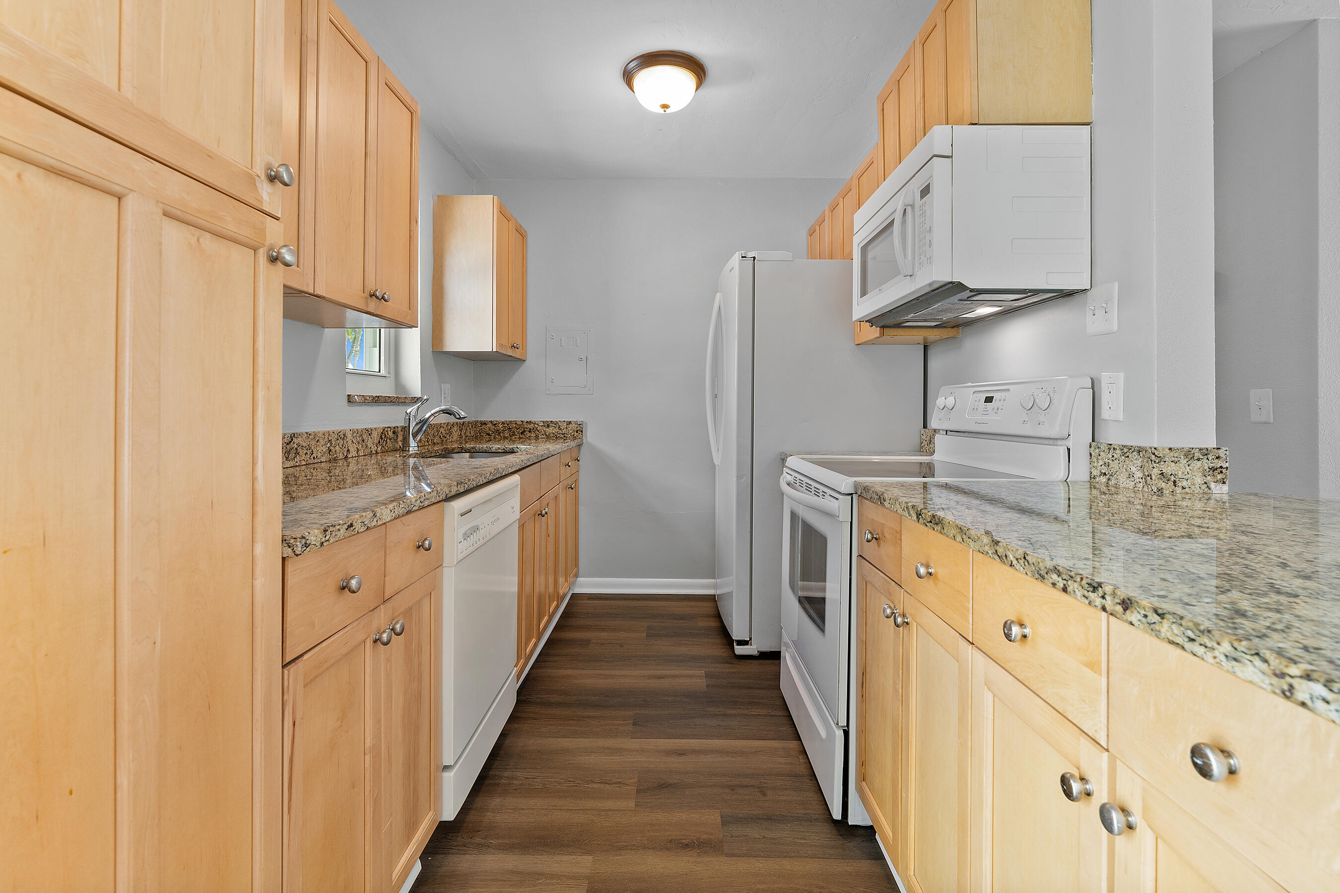 2117 Longwood Road West Palm Beach, FL 33409 - Photo 10 of 38 Kitchen
