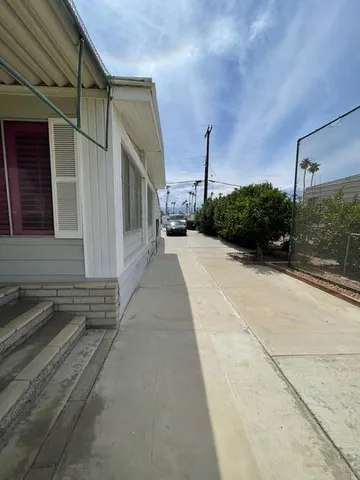 a view of a house with a backyard
