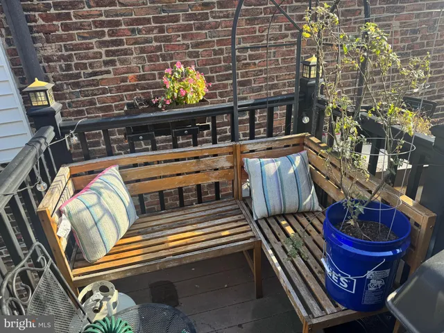 $2,195 | 1943 Waverly Street, Philadelphia, PA 19103