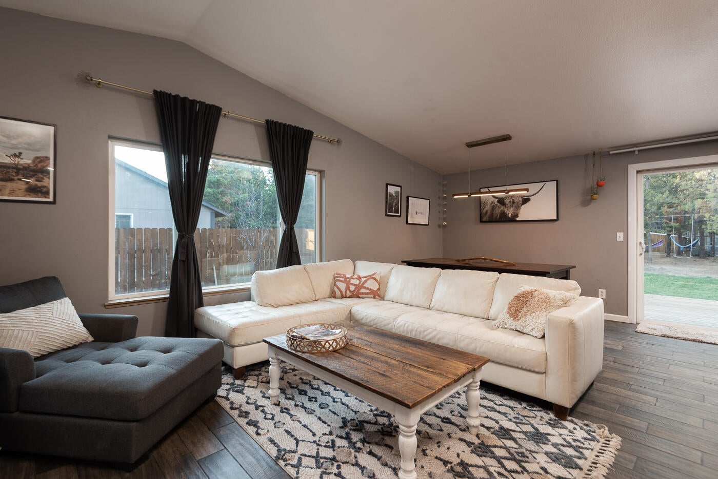 17270 Gadwall Road Bend, OR 97707 - Photo 3 of 30 Vaulted great room for open concept living
