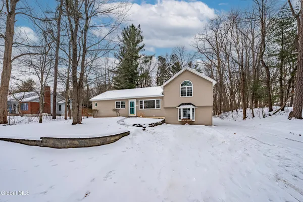 $425,000 | 5955 Curry Rd Extension, Guilderland, NY 12303