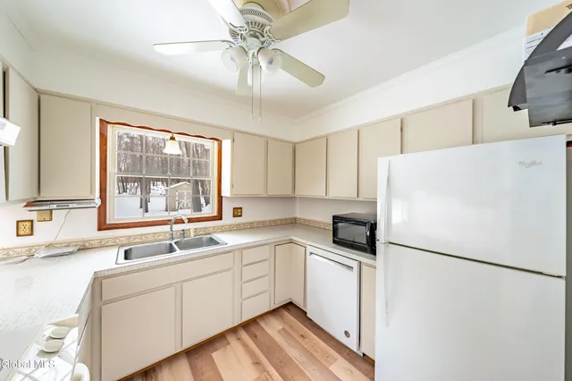 $439,000 | 5955 Curry Rd Extension, Guilderland, NY 12303