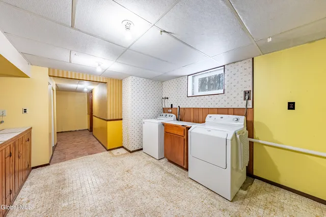 $439,000 | 5955 Curry Rd Extension, Guilderland, NY 12303