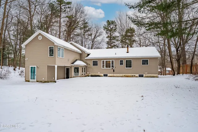 $439,000 | 5955 Curry Rd Extension, Guilderland, NY 12303