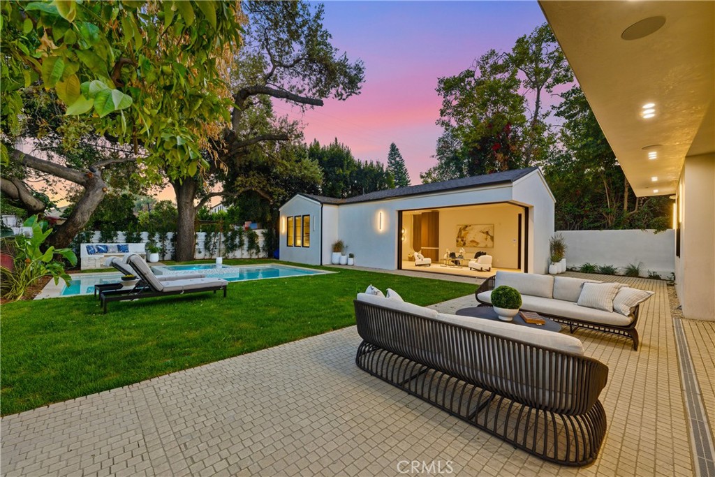 16782 Otsego Street Encino, CA 91436 - Photo 4 of 41