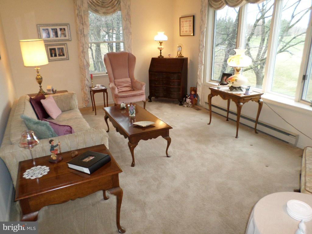 845 Arnold Road Westminster, MD 21157 - Photo 2 of 25 Living Room