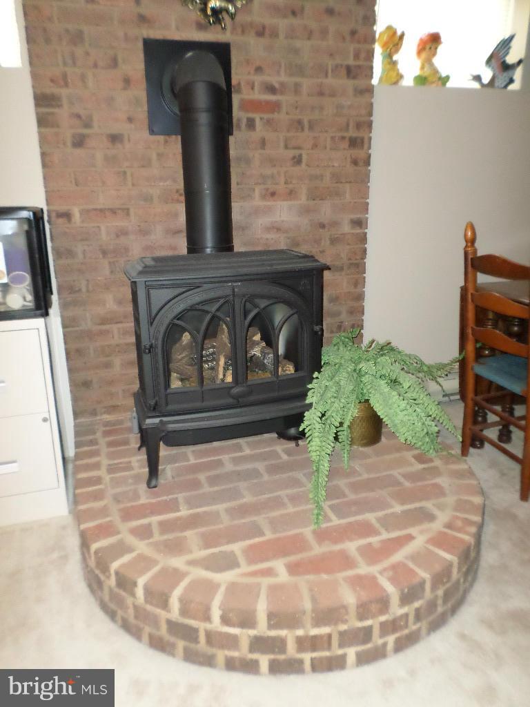 845 Arnold Road Westminster, MD 21157 - Photo 18 of 25 Family Room