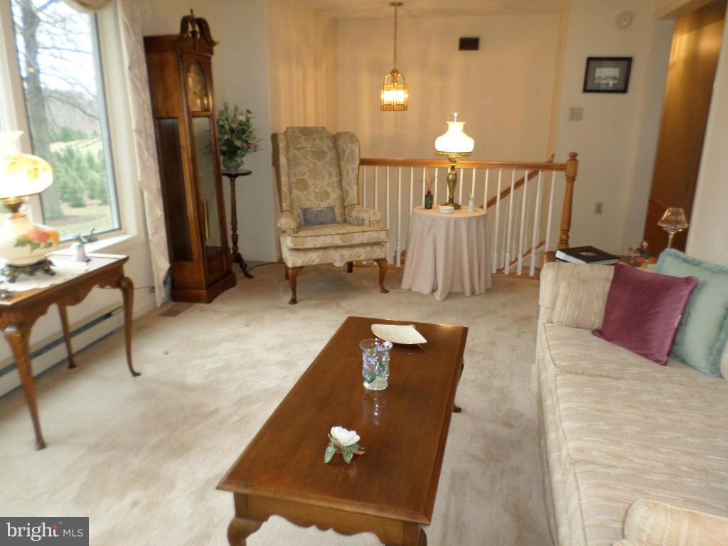 845 Arnold Road Westminster, MD 21157 - Photo 3 of 25 Living Room