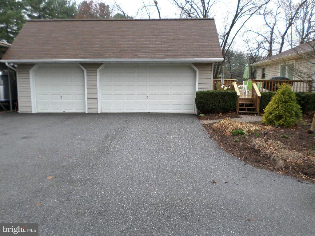 845 Arnold Road Westminster, MD 21157 - Photo 22 of 25 Garage