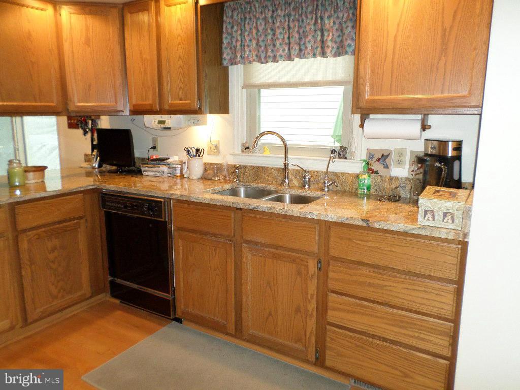 845 Arnold Road Westminster, MD 21157 - Photo 4 of 25 Kitchen