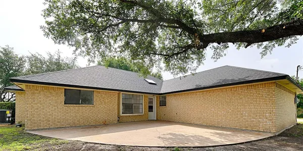 $379,000 | 117 Lassetter Drive, Red Oak, TX 75154