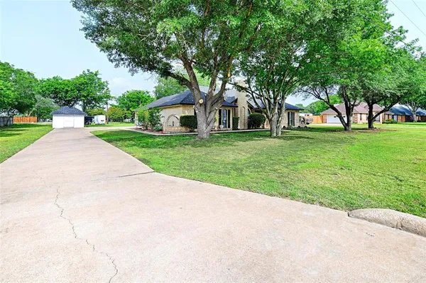$379,000 | 117 Lassetter Drive, Red Oak, TX 75154