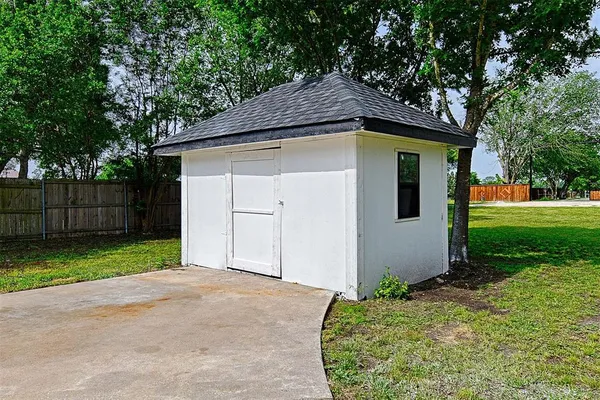 $379,000 | 117 Lassetter Drive, Red Oak, TX 75154