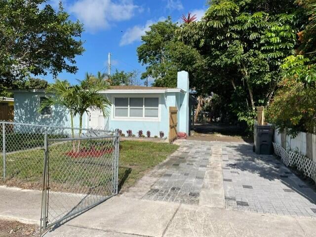 331 Hemlock Road West Palm Beach, FL 33409 - Photo 3 of 11 thumbnail_bebeab85-4860-4a5d-b3bd-460e2d
