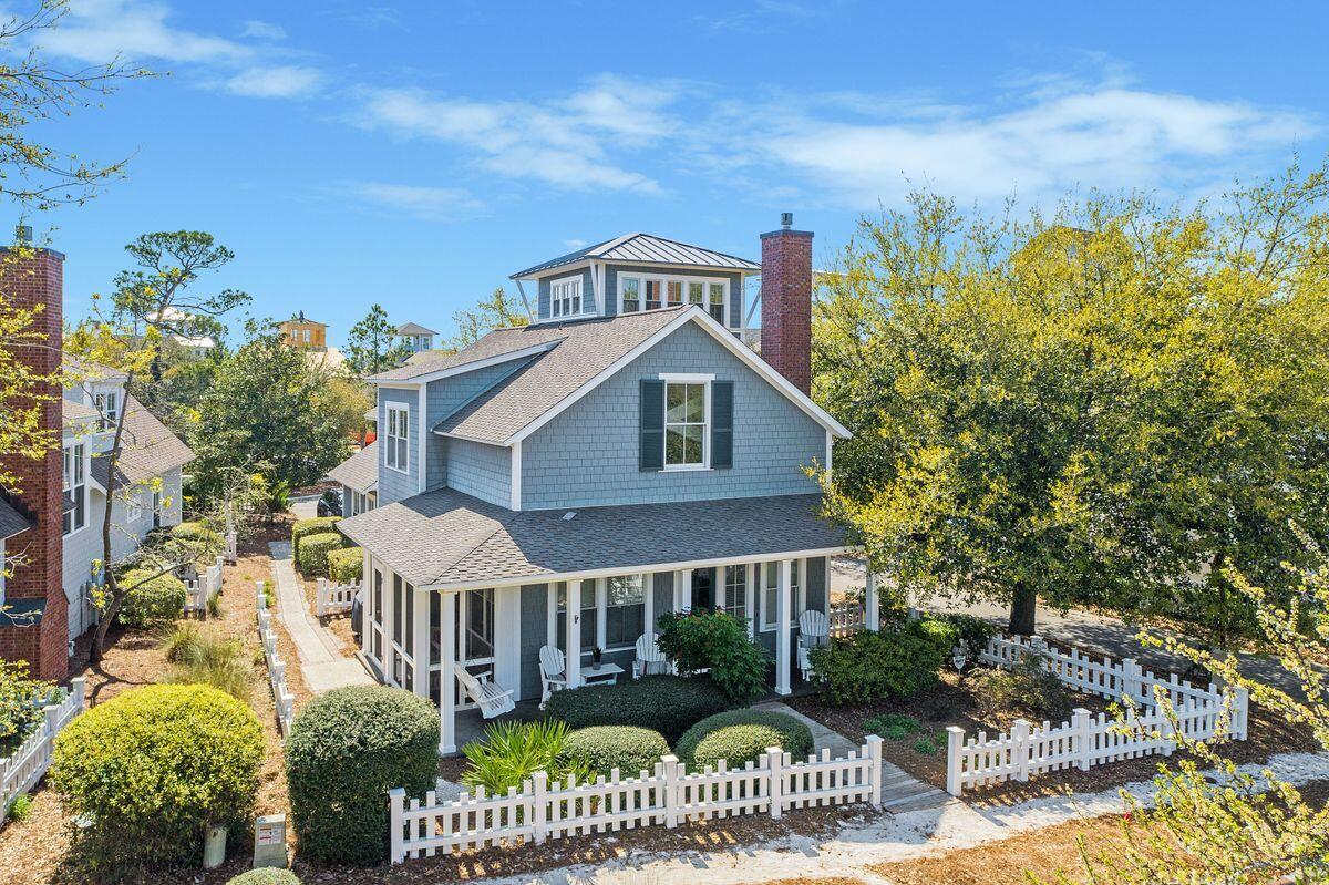 a view of a yard in front of house