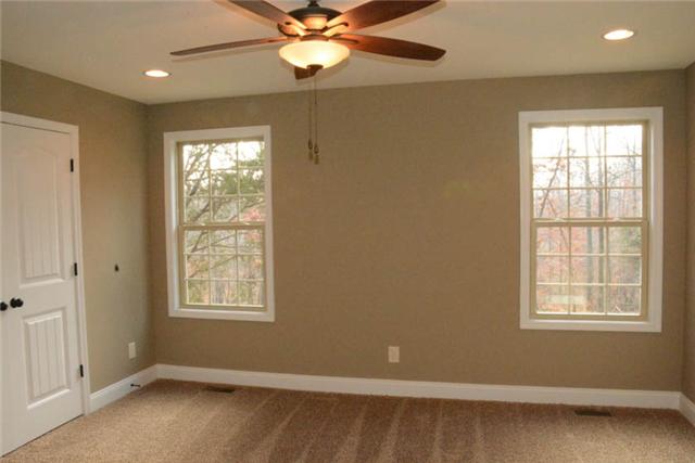 22 Salem Ridge Road Clarksville, TN 37040 - Photo 12 of 20 MASTER BEDROOM SUITE!