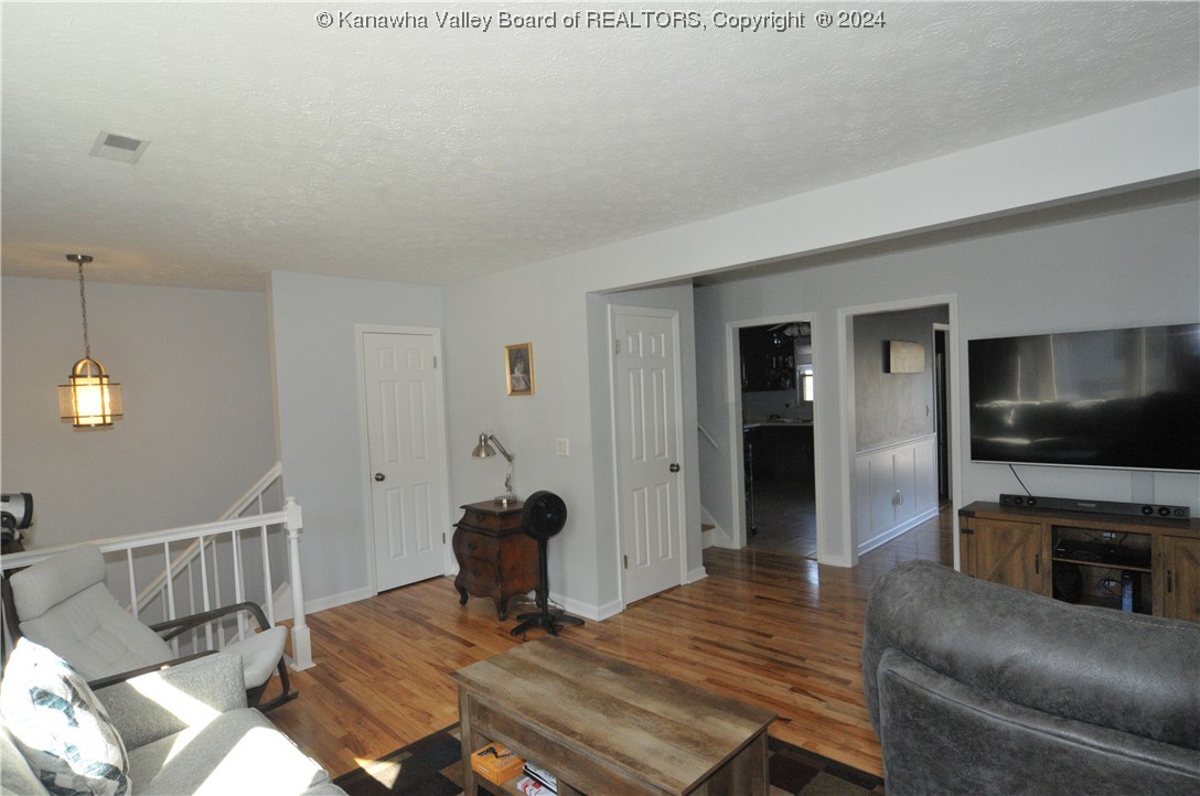 211 Jamestown Road Nitro, WV 25143 - Photo 5 of 33 Gallery Image 5