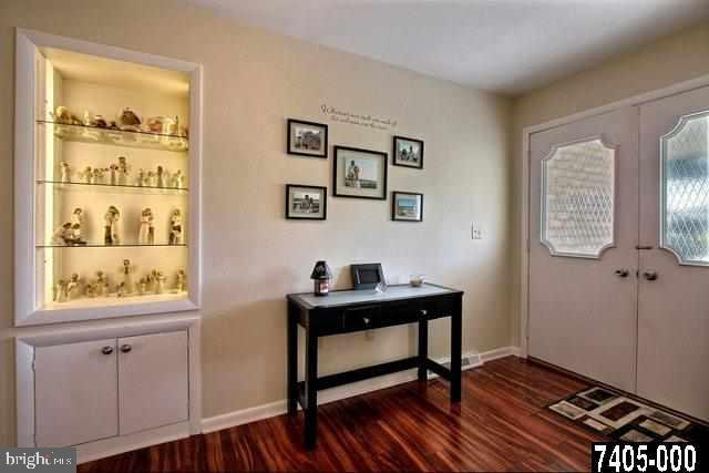 2445 Sutton Road York, PA 17403 - Photo 2 of 36
