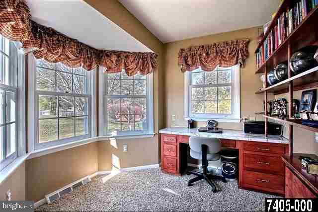 2445 Sutton Road York, PA 17403 - Photo 14 of 36