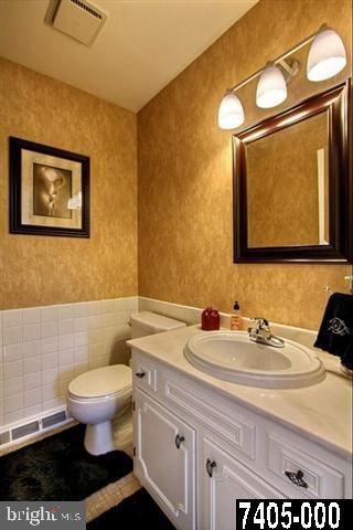 2445 Sutton Road York, PA 17403 - Photo 16 of 36