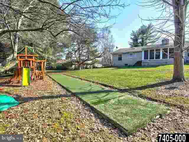 2445 Sutton Road York, PA 17403 - Photo 29 of 36