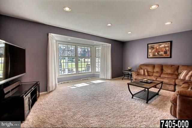 2445 Sutton Road York, PA 17403 - Photo 4 of 36