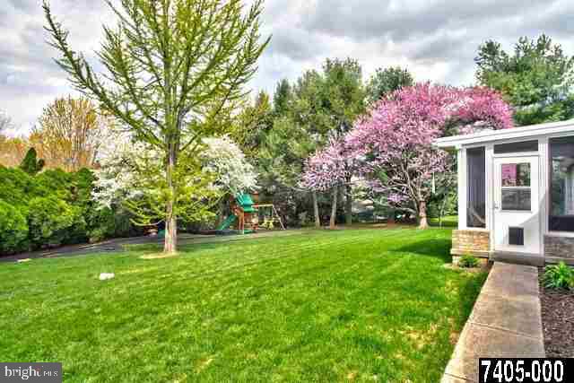 2445 Sutton Road York, PA 17403 - Photo 32 of 36