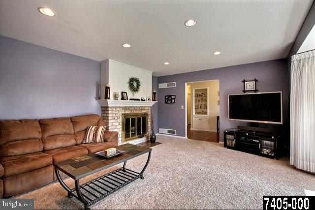 2445 Sutton Road York, PA 17403 - Photo 6 of 36