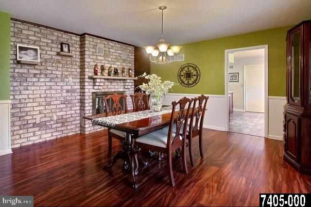 2445 Sutton Road York, PA 17403 - Photo 8 of 36