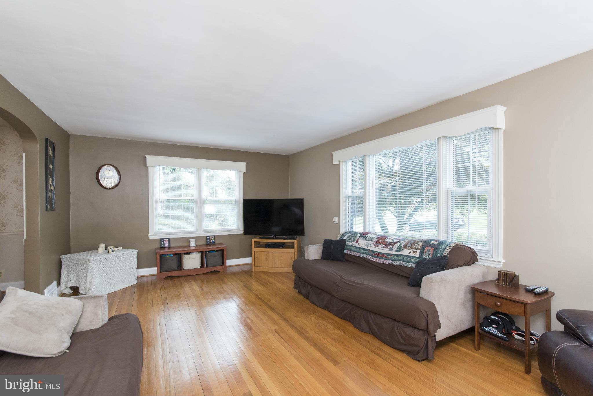 3615 Hilmar Road Baltimore, MD 21244 - Photo 3 of 30 Living Room
