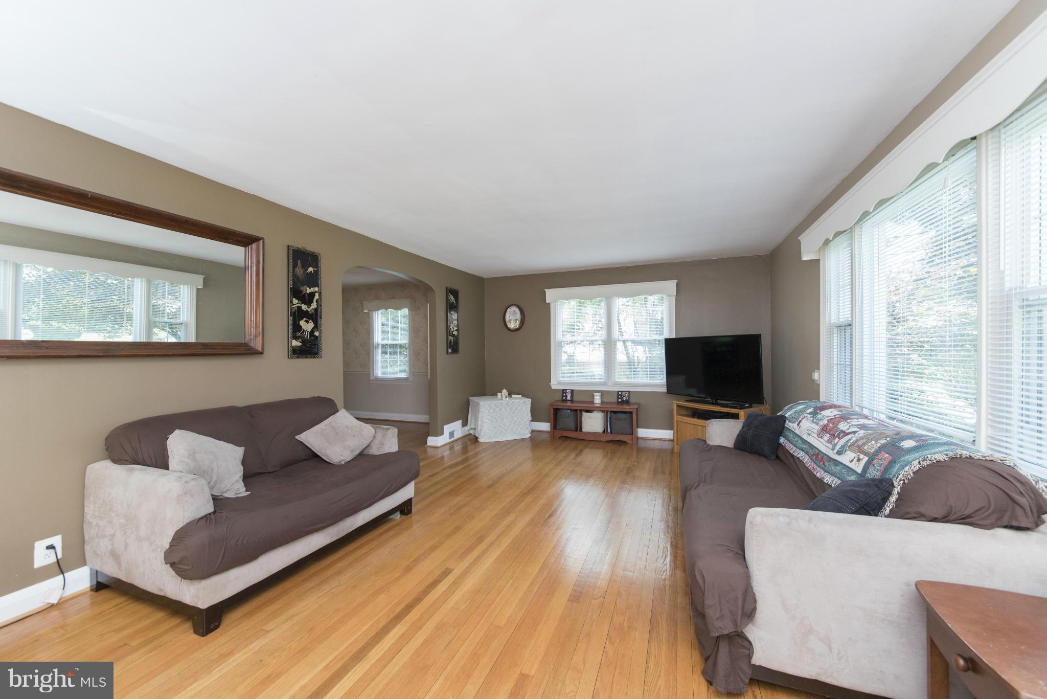 3615 Hilmar Road Baltimore, MD 21244 - Photo 4 of 30 Living Room