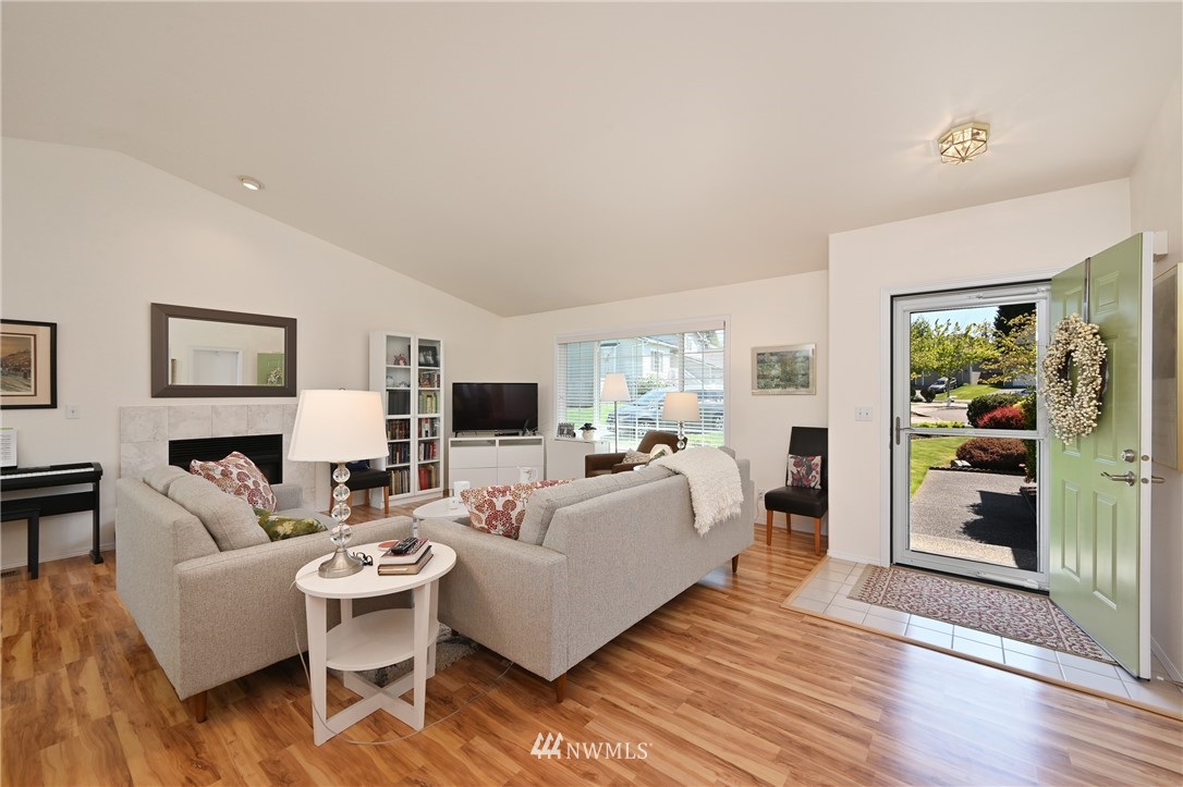 12218 Northeast 169th Street Bothell, WA 98011 - Photo 4 of 40 Gallery Image 4
