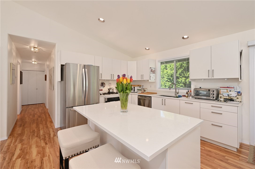 12218 Northeast 169th Street Bothell, WA 98011 - Photo 10 of 40 Gallery Image 10