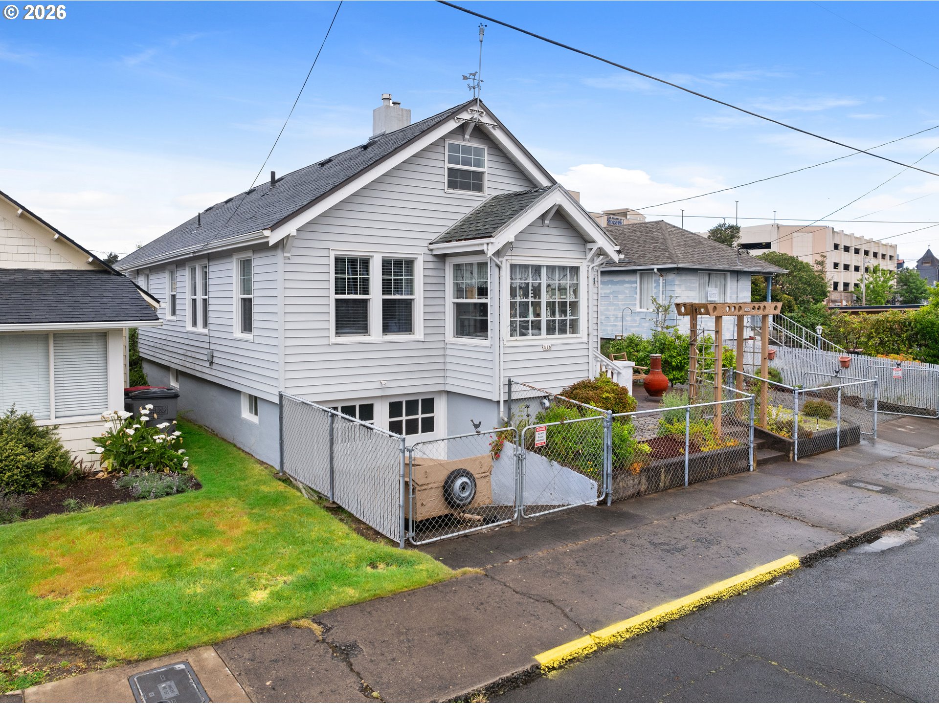 416 South Downing Street Seaside, OR 97138 - Photo 2 of 48 a front view of a house with garden