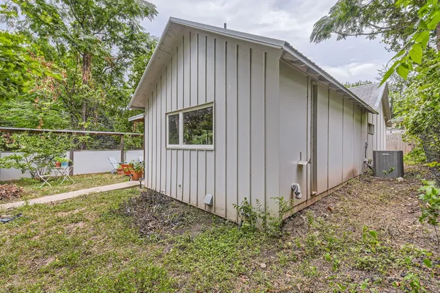 a view of a house with backyard and sitting area