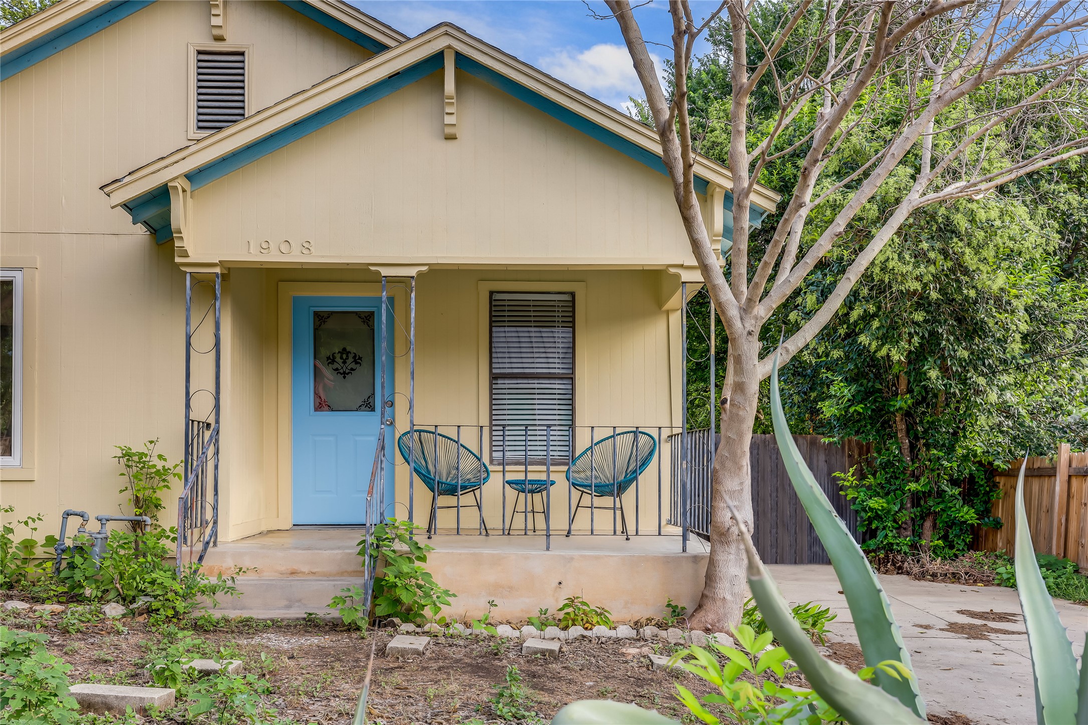 1908 East 21st Street, Unit 1 AND 2 Austin, TX 78722 - Photo 20 of 38 a view of a house with backyard and sitting area